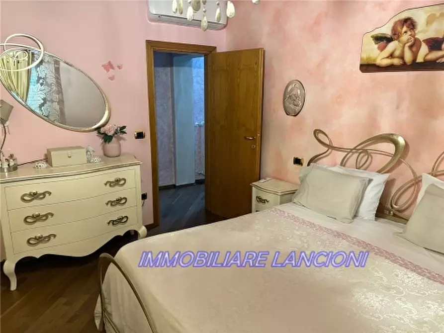 Immagine 35 di Villa in vendita  a Lastra A Signa