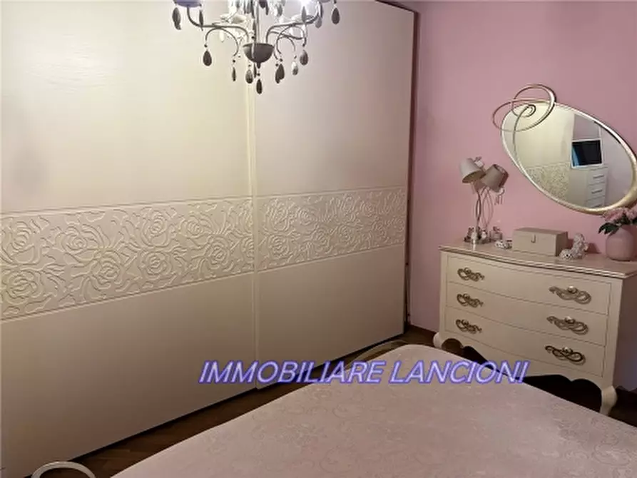 Immagine 37 di Villa in vendita  a Lastra A Signa