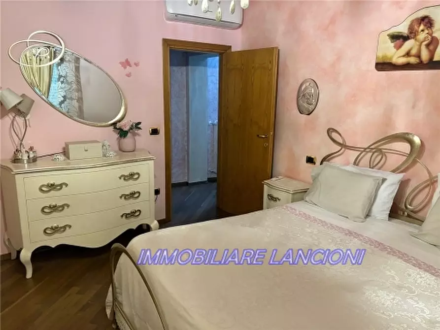 Immagine 38 di Villa in vendita  a Lastra A Signa