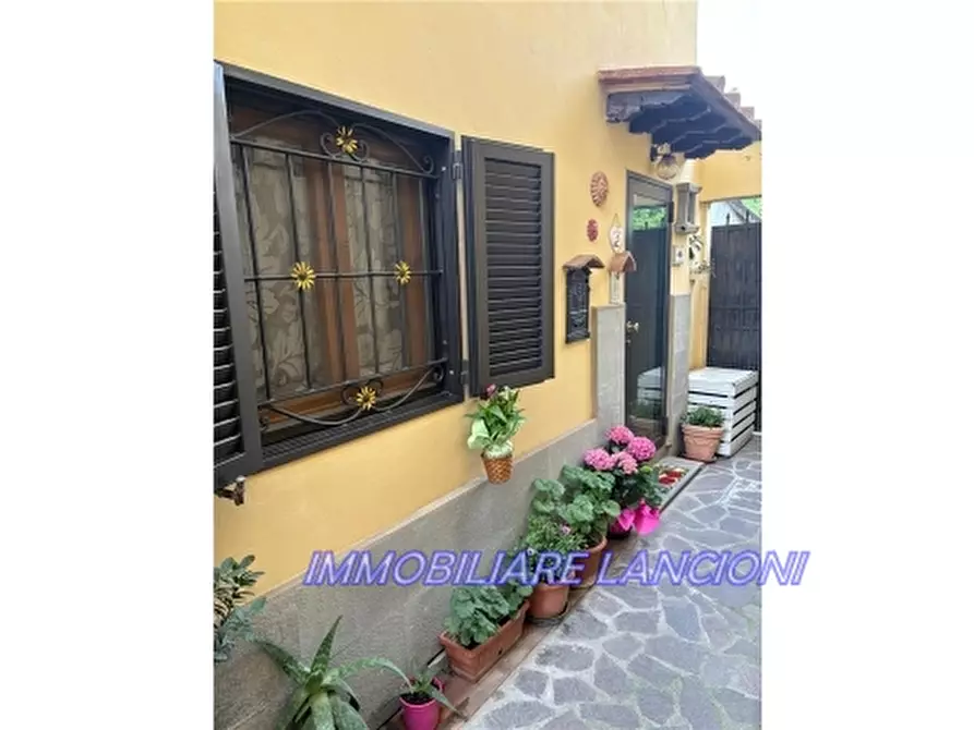 Immagine 40 di Villa in vendita  a Lastra A Signa