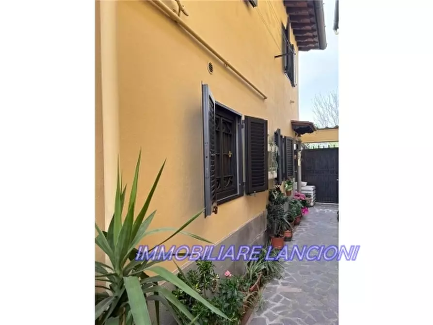 Immagine 41 di Villa in vendita  a Lastra A Signa