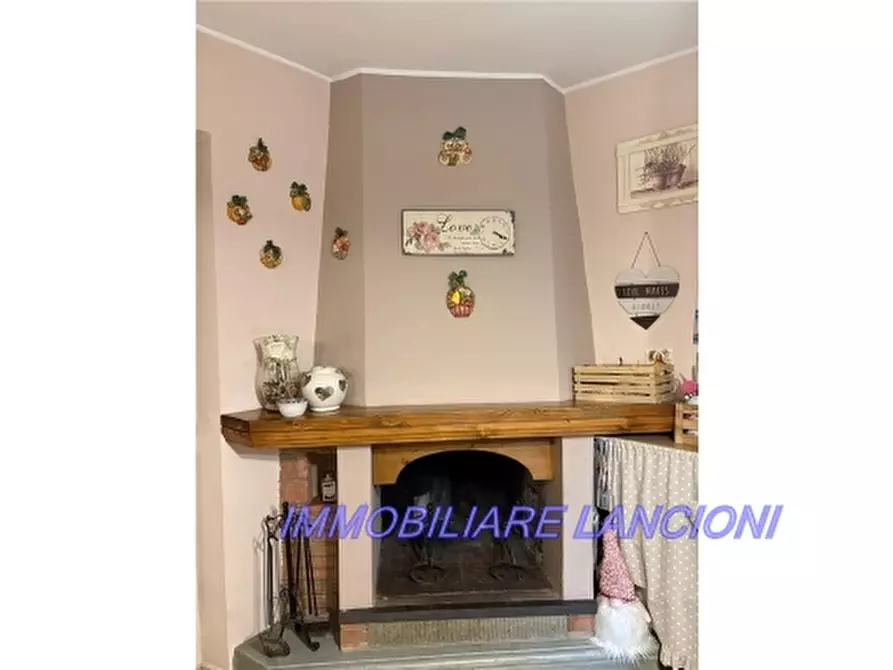 Immagine 4 di Villa in vendita  a Lastra A Signa