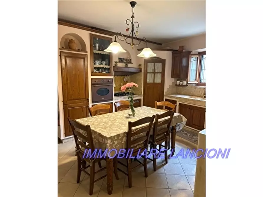 Immagine 6 di Villa in vendita  a Lastra A Signa