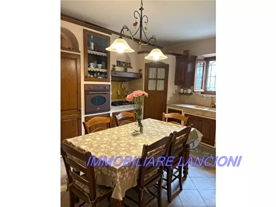 Immagine 9 di Villa in vendita  a Lastra A Signa
