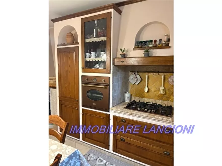 Immagine 11 di Villa in vendita  a Lastra A Signa