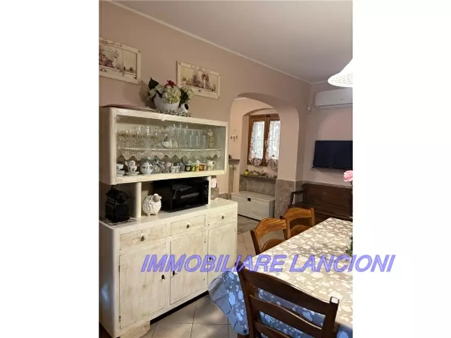 Immagine 12 di Villa in vendita  a Lastra A Signa