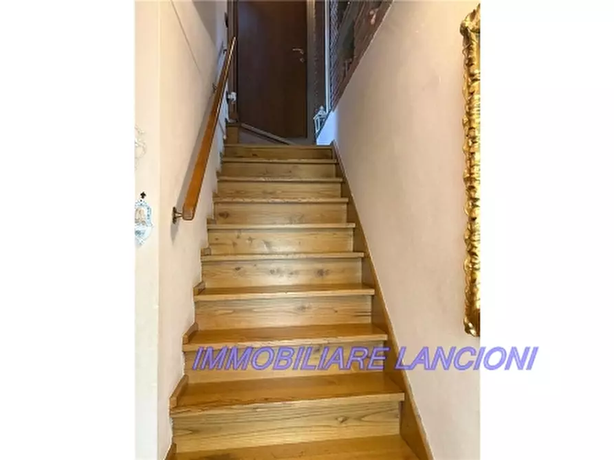 Immagine 24 di Villa in vendita  a Lastra A Signa
