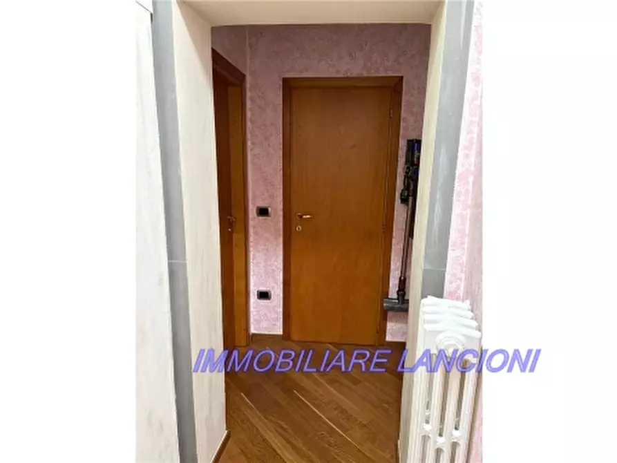 Immagine 27 di Villa in vendita  a Lastra A Signa