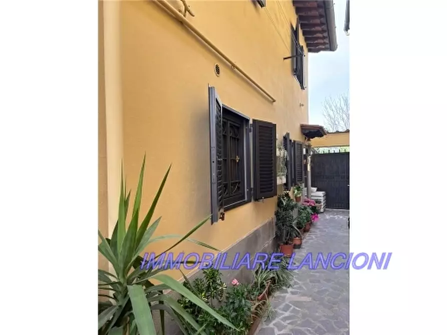 Immagine 41 di Villa in vendita  a Lastra A Signa