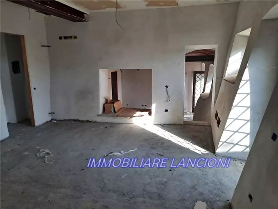 Immagine 9 di Rustico / casale in vendita  a Scandicci