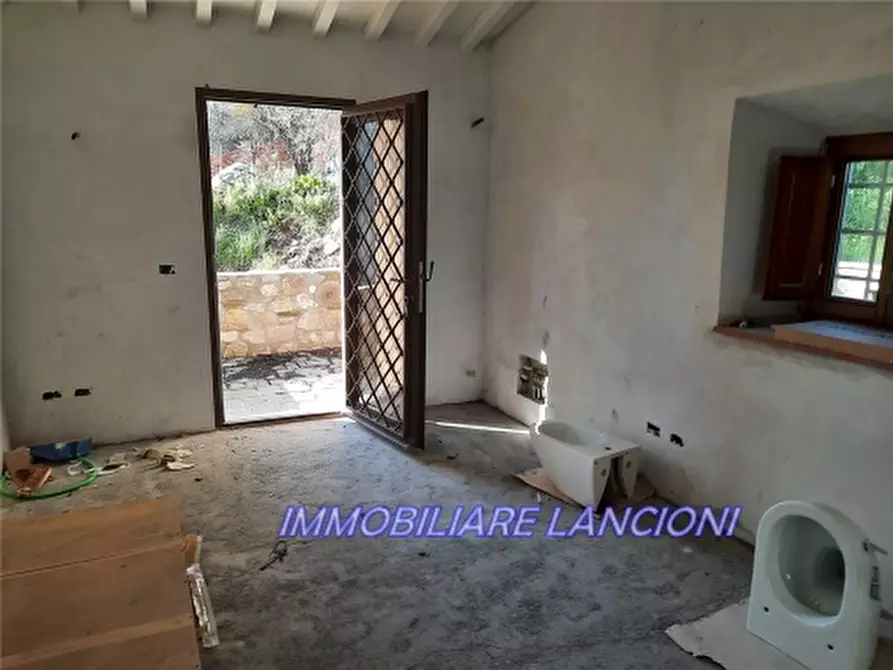 Immagine 17 di Rustico / casale in vendita  a Scandicci