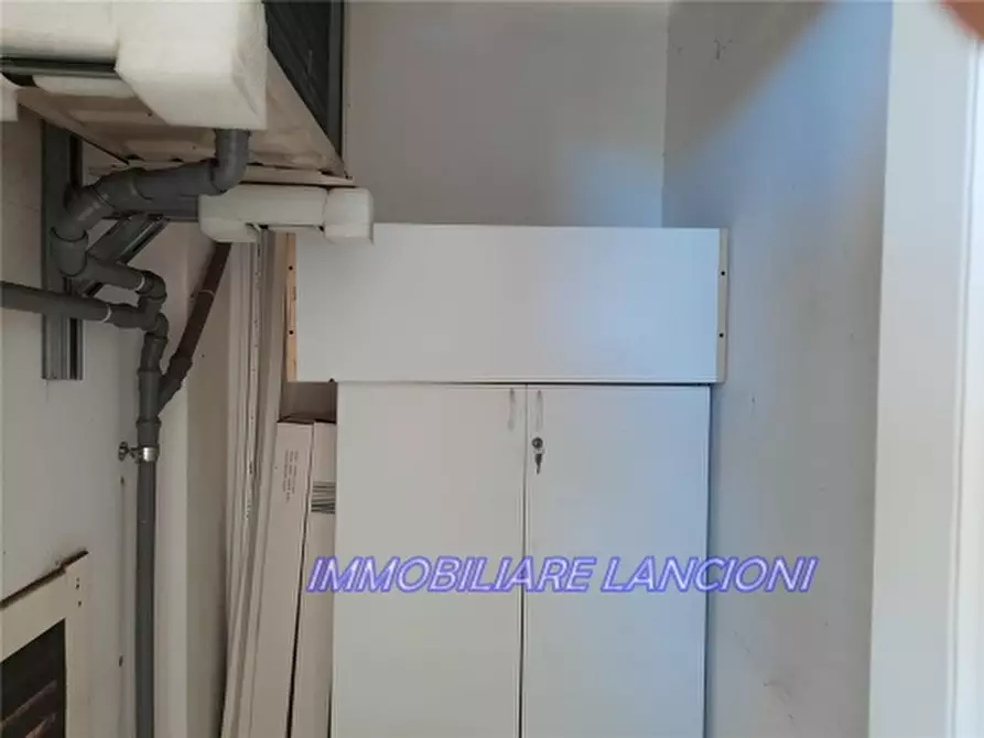 Immagine 12 di Negozio in affitto  a Scandicci