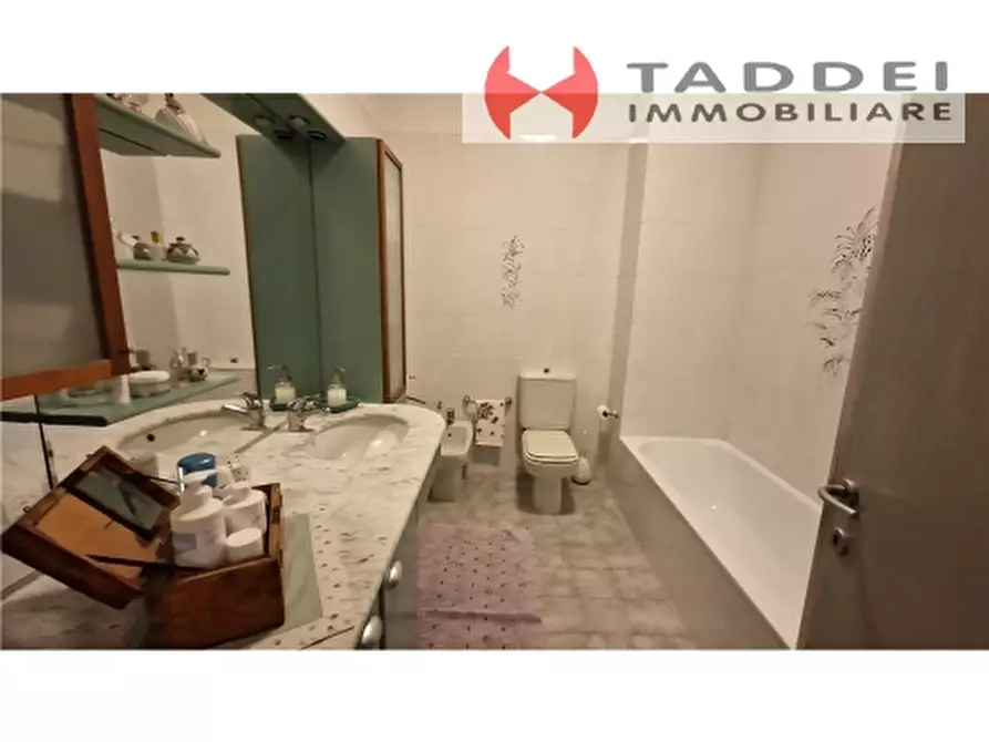 Immagine 33 di Appartamento in vendita  a Scandicci