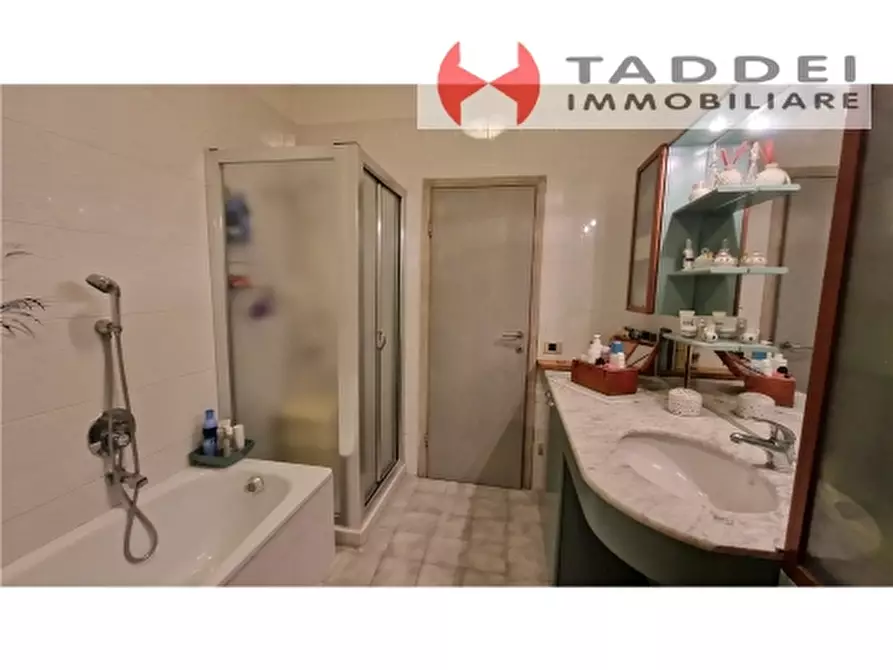 Immagine 35 di Appartamento in vendita  a Scandicci