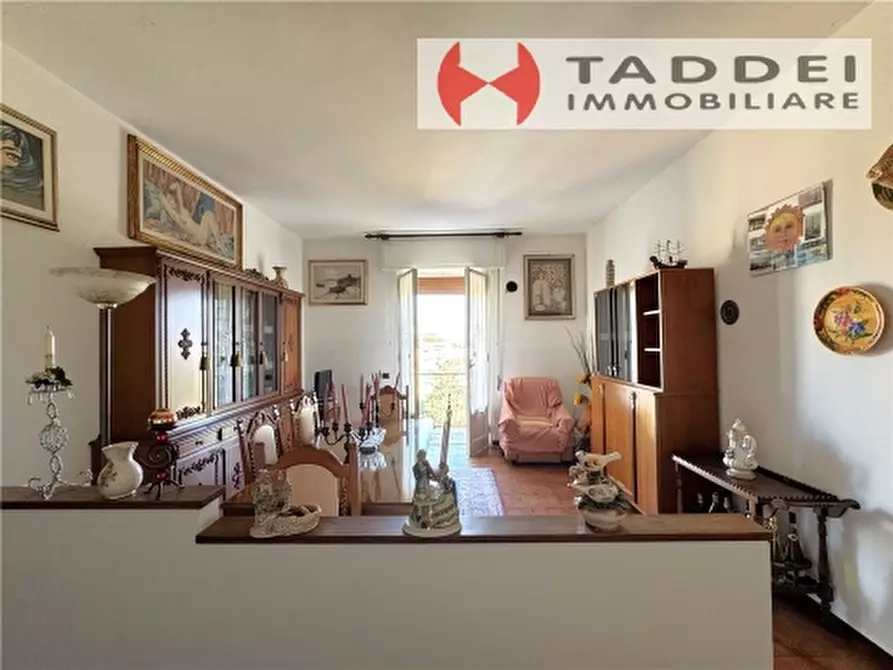 Immagine 2 di Appartamento in vendita  a Scandicci