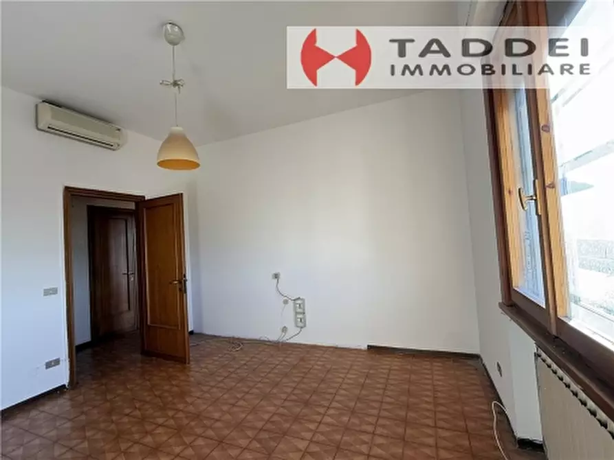 Immagine 31 di Appartamento in vendita  a Campi Bisenzio