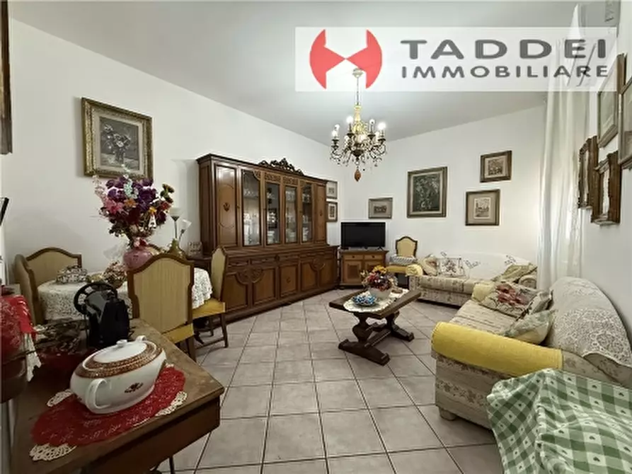 Immagine 2 di Appartamento in vendita  a Scandicci