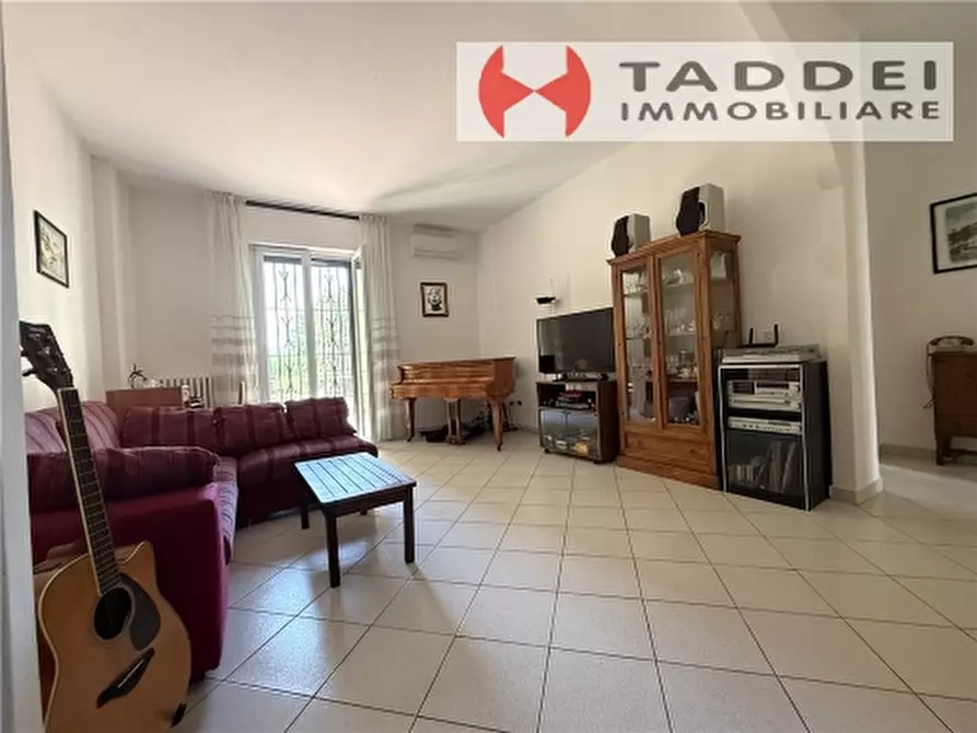 Immagine 2 di Appartamento in vendita  a Scandicci