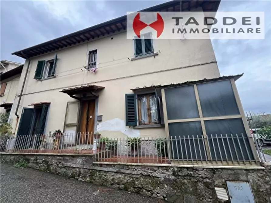 Immagine 2 di Villa in vendita  a Lastra A Signa