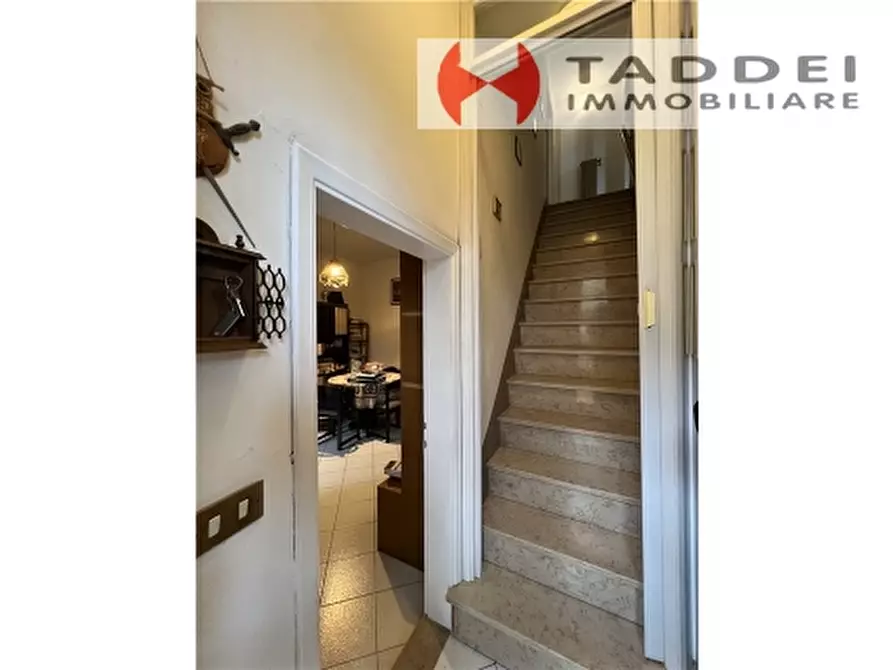 Immagine 3 di Villa in vendita  a Lastra A Signa