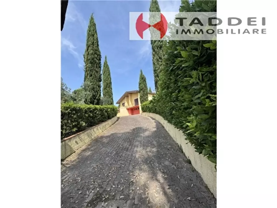 Immagine 2 di Villa in vendita  a Montespertoli