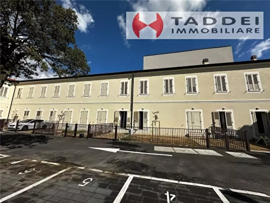 Immagine 2 di Villa in vendita  a Campi Bisenzio