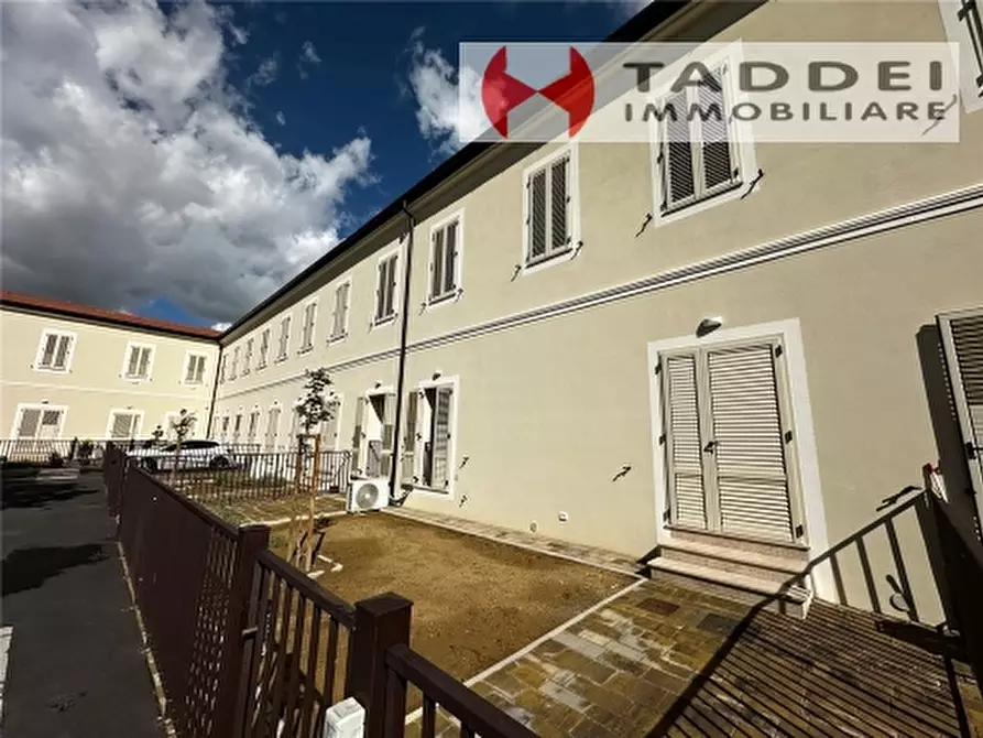 Immagine 3 di Villa in vendita  a Campi Bisenzio