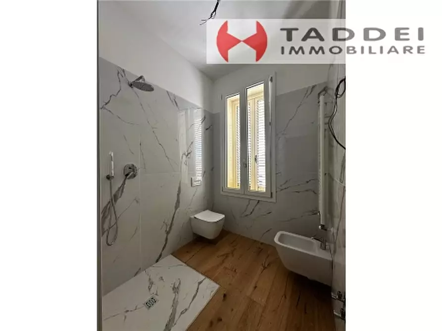 Immagine 8 di Villa in vendita  a Campi Bisenzio