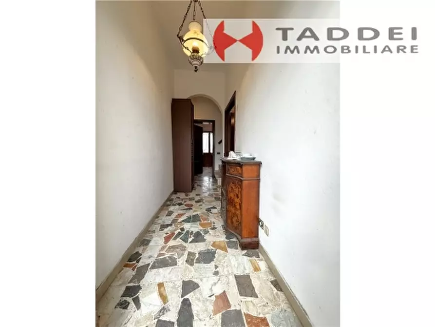 Immagine 3 di Villa in vendita  a Firenze