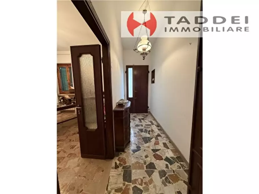 Immagine 4 di Villa in vendita  a Firenze