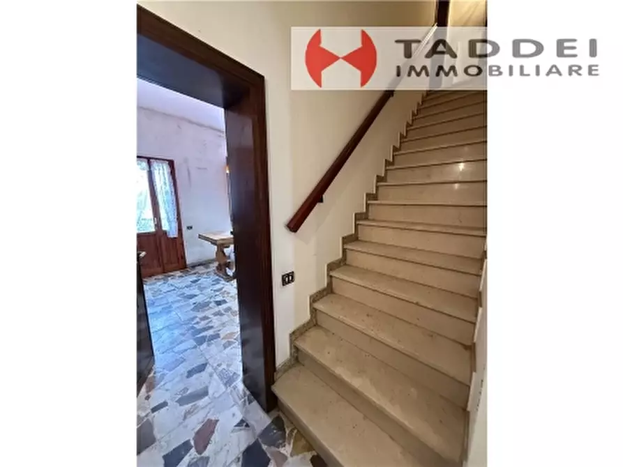 Immagine 17 di Villa in vendita  a Firenze