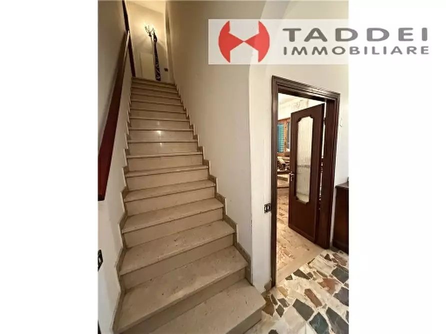 Immagine 18 di Villa in vendita  a Firenze