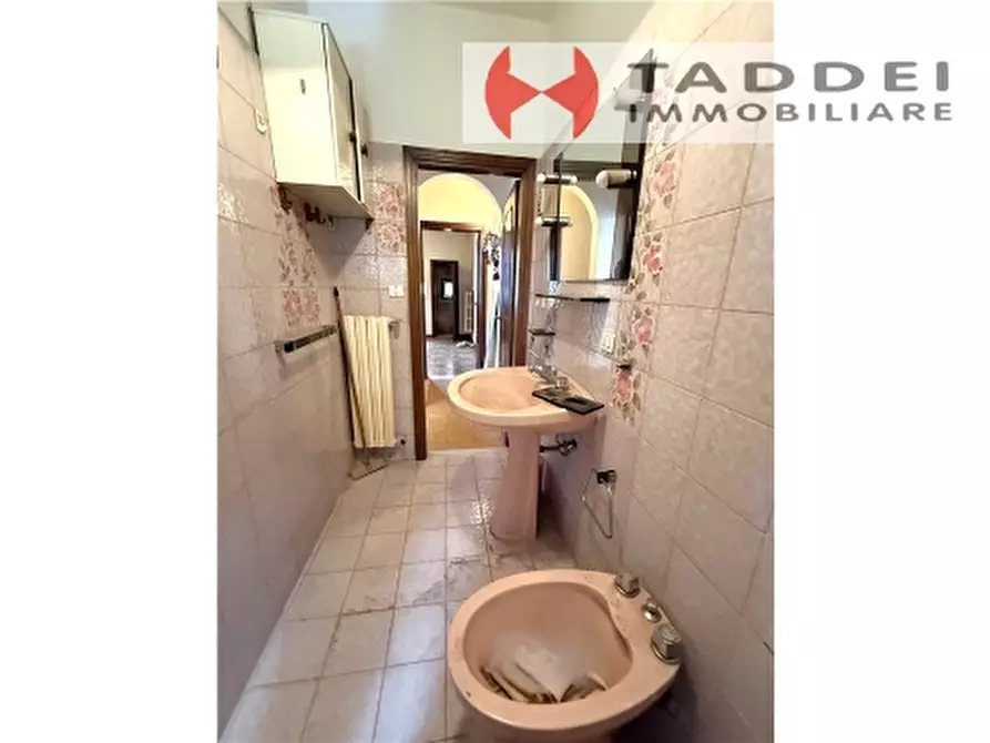 Immagine 29 di Villa in vendita  a Firenze