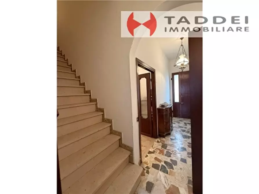 Immagine 38 di Villa in vendita  a Firenze