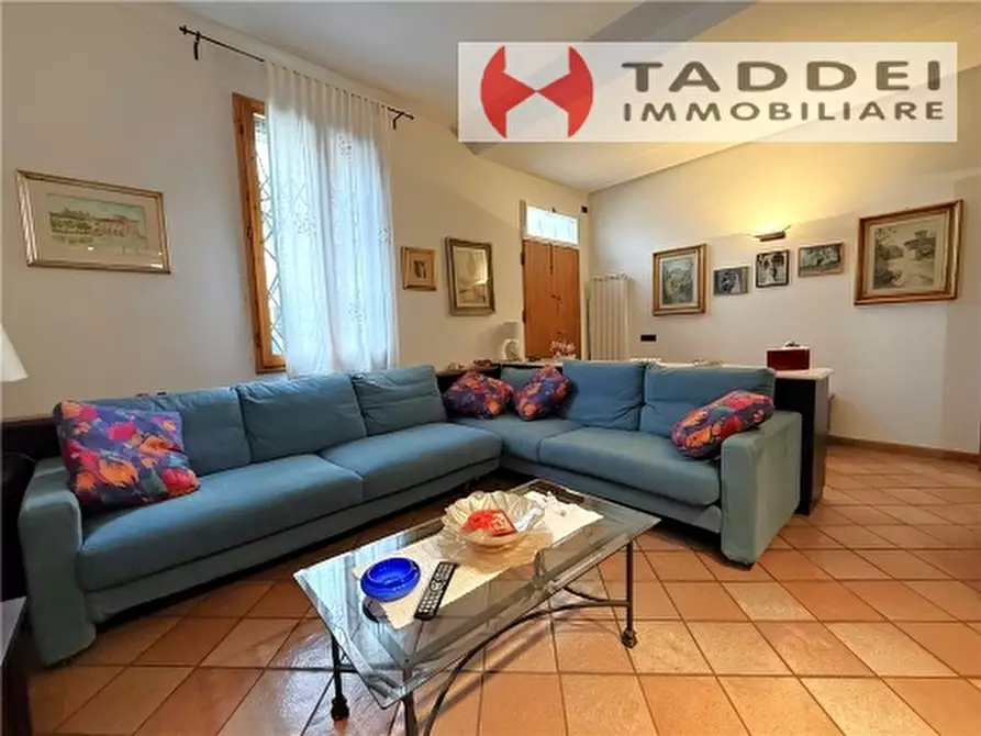 Immagine 1 di Villa in vendita  a Scandicci