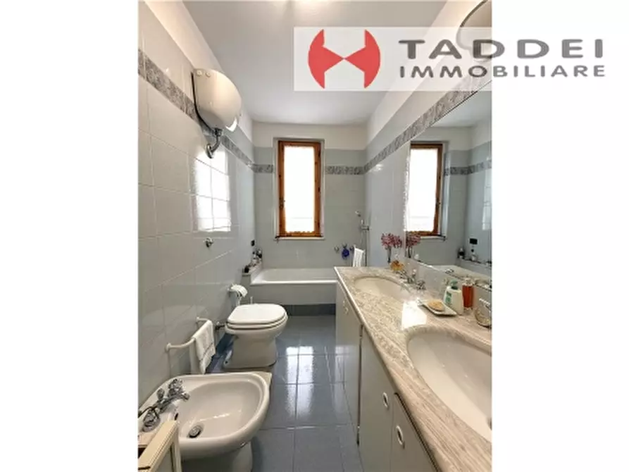 Immagine 46 di Villa in vendita  a Scandicci