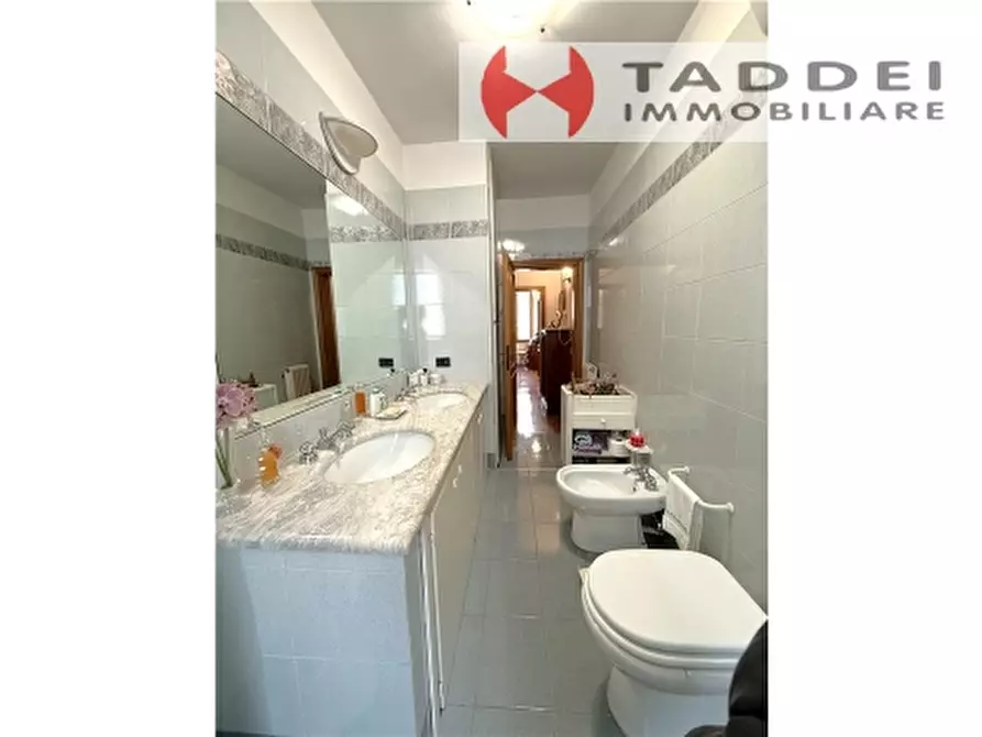 Immagine 47 di Villa in vendita  a Scandicci