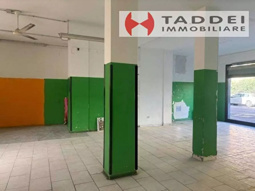 Immagine 5 di Negozio in affitto  a Scandicci