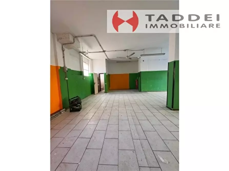 Immagine 6 di Negozio in affitto  a Scandicci