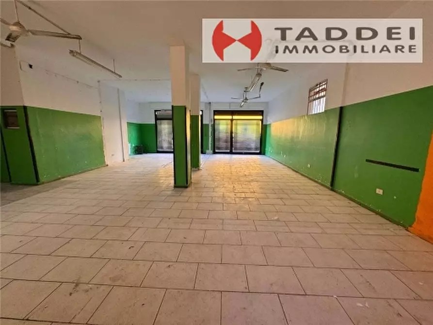 Immagine 7 di Negozio in affitto  a Scandicci