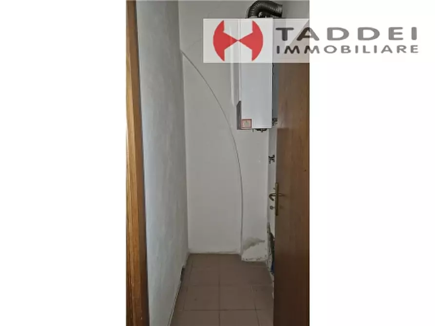 Immagine 12 di Negozio in affitto  a Scandicci