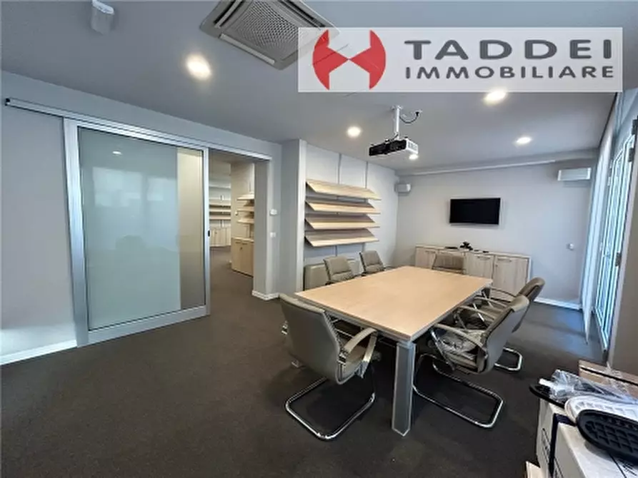 Immagine 3 di Negozio in affitto  a Firenze