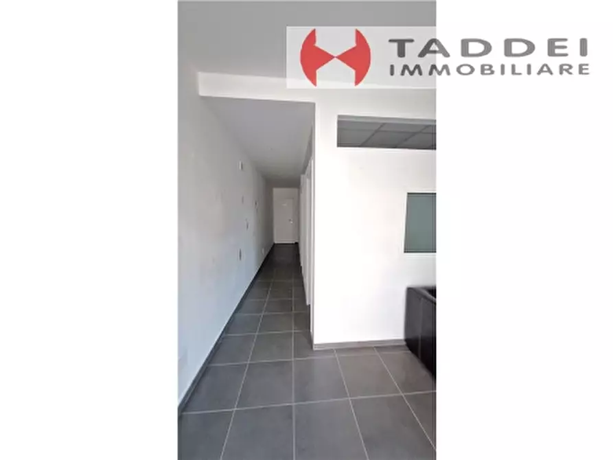 Immagine 4 di Negozio in vendita  a Scandicci