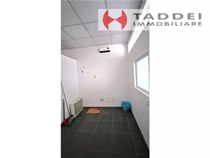 Immagine 6 di Negozio in vendita  a Scandicci