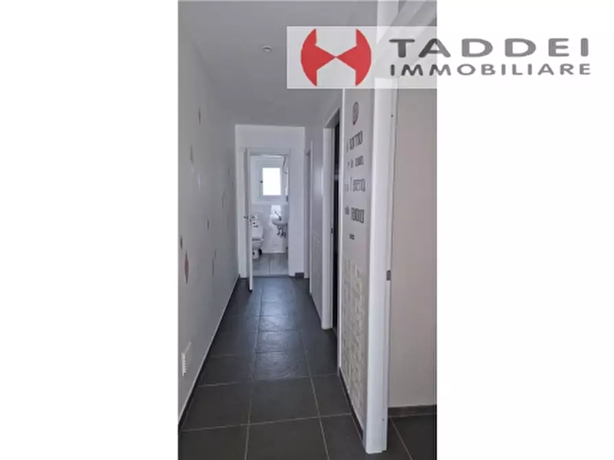 Immagine 8 di Negozio in vendita  a Scandicci