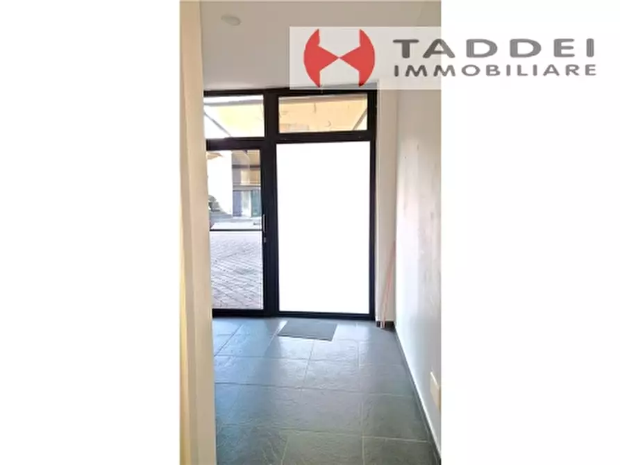 Immagine 14 di Negozio in vendita  a Scandicci