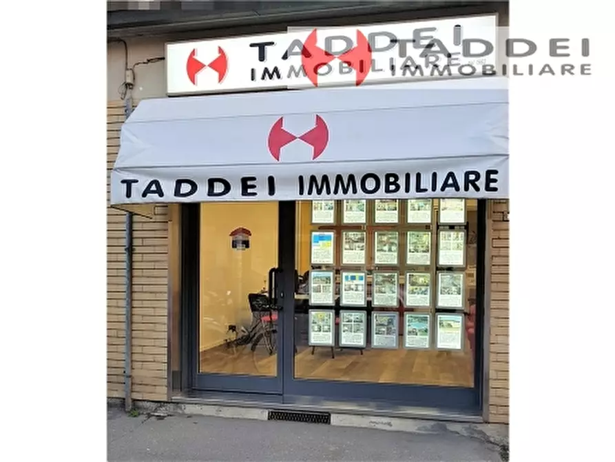 Immagine 1 di Magazzino in affitto  a Scandicci