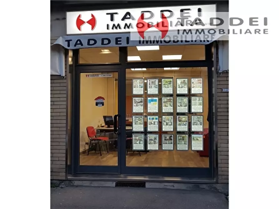 Immagine 1 di Magazzino in affitto  a Scandicci