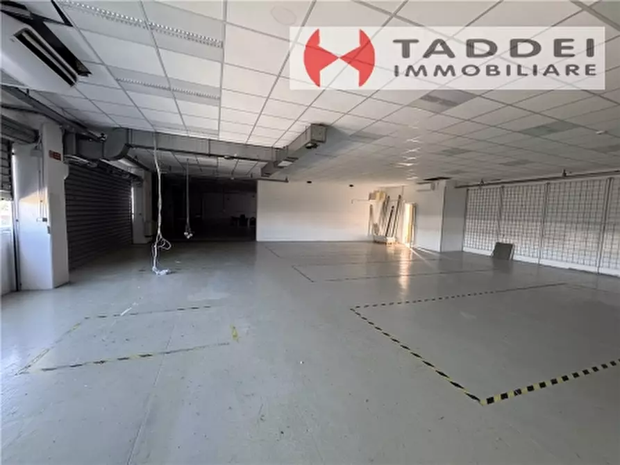Immagine 5 di Magazzino in vendita  a Scandicci