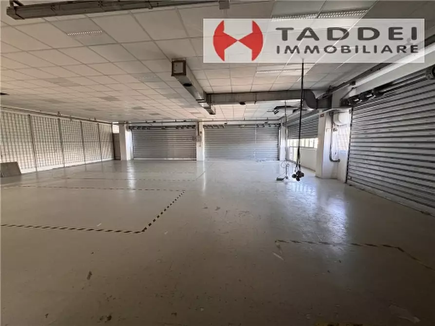 Immagine 7 di Magazzino in vendita  a Scandicci